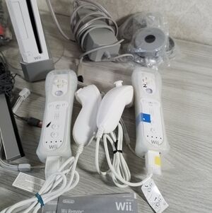 COMPLETE Nintendo Wii Game System ,WII SPORTS GAME ,ALL CABLES & MANUALS
